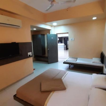 Sugandha Lodge ソーラープル エクステリア 写真