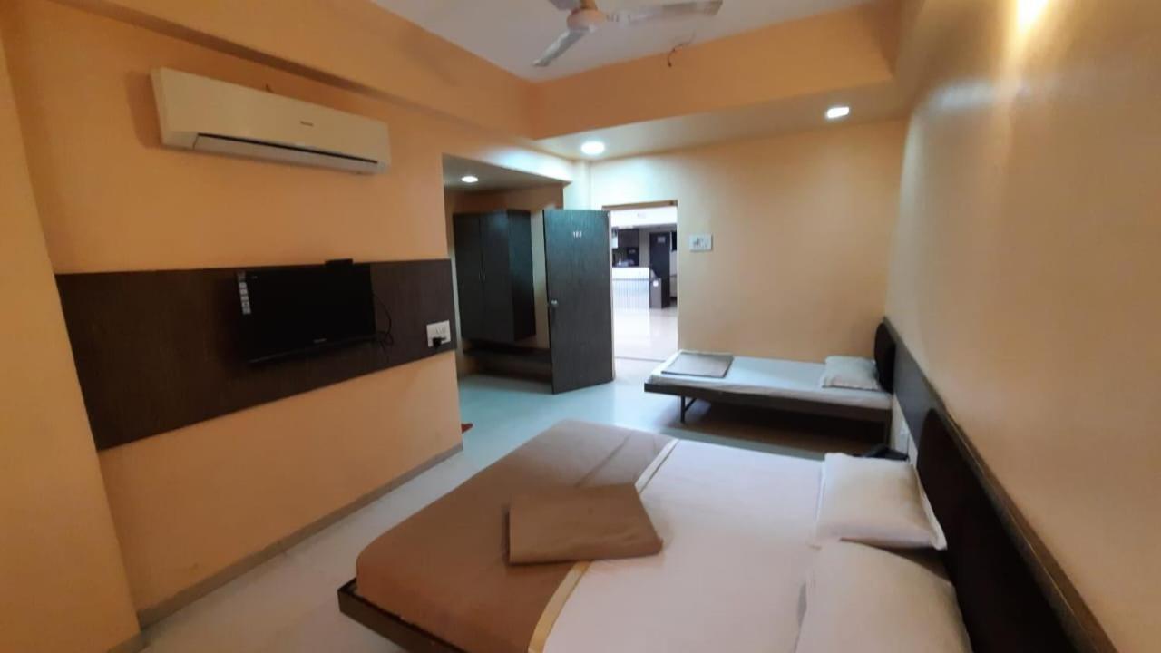 Sugandha Lodge ソーラープル エクステリア 写真
