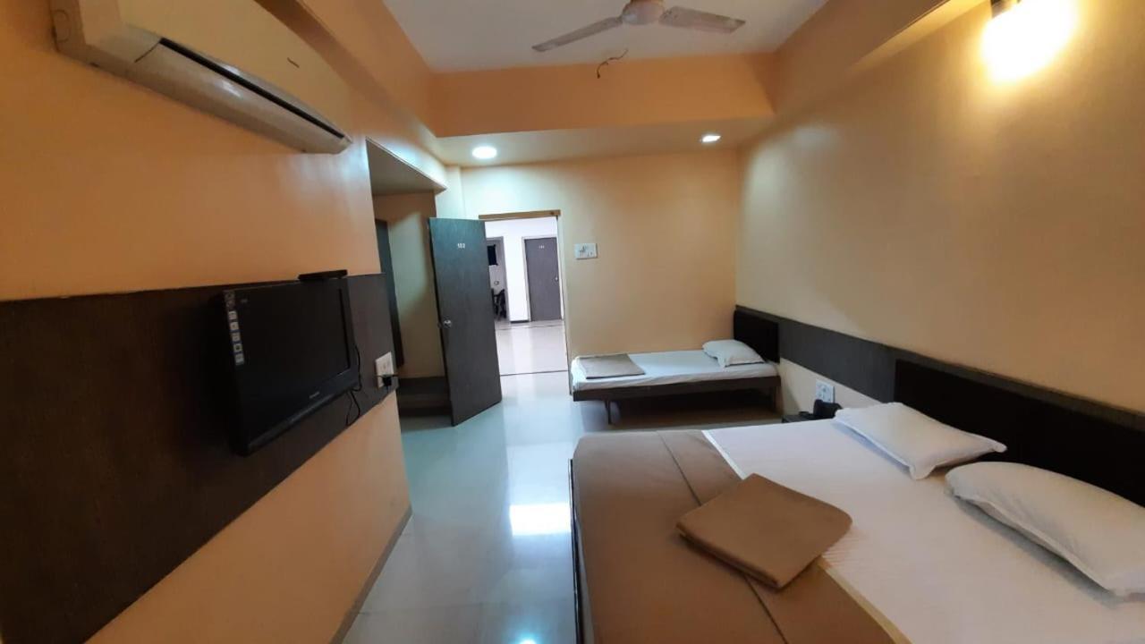 Sugandha Lodge ソーラープル エクステリア 写真