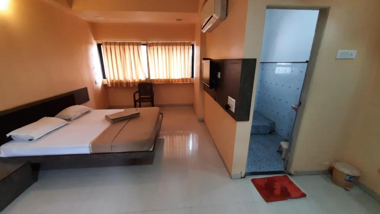 Sugandha Lodge ソーラープル エクステリア 写真